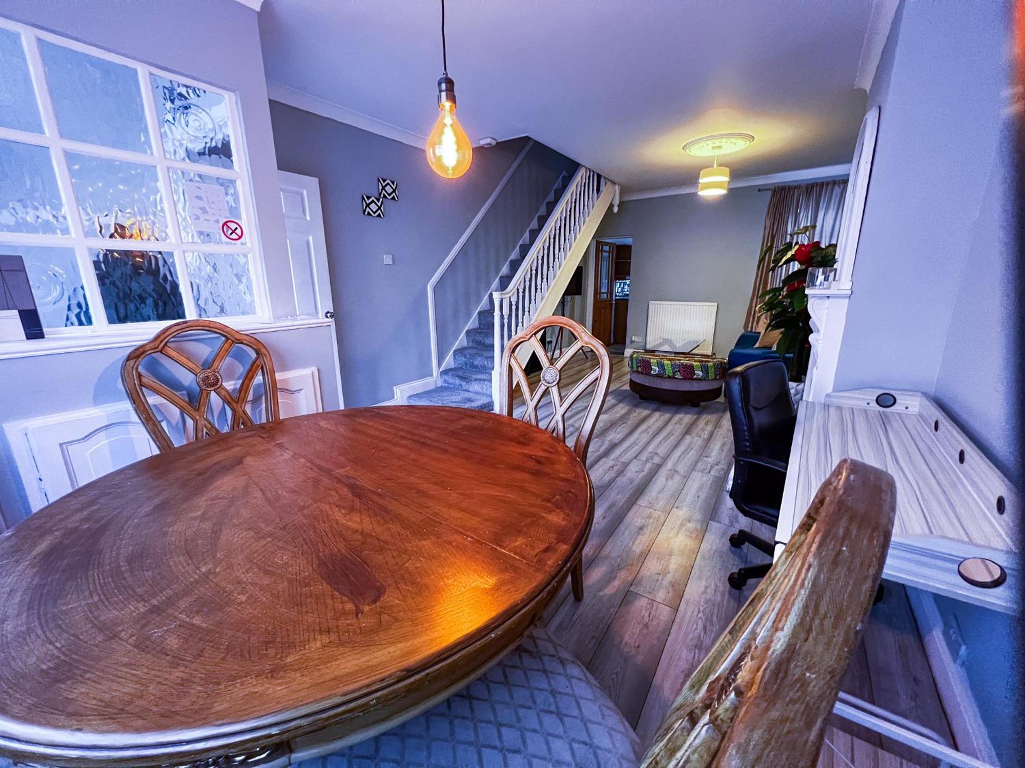 Spacious Retreat - Remote Worker & Family Friendly Hébergement de vacances *